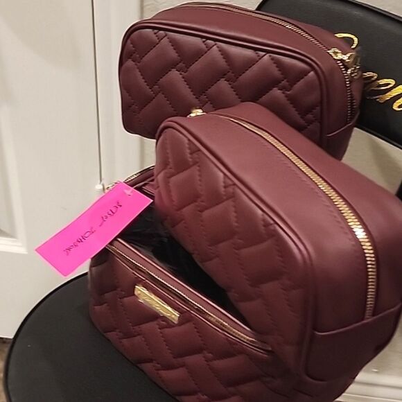 Betsey Johnson 3-Piece Nested Topset Cosmetic Case - Picture 4 of 12